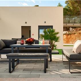 6 bedroom villa with heated pool near Omis, sleeps 12